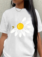 Short Sleeve TShirt with Daisy Print, Casual Wear in Home, Outdoor Settings for Everyday Use