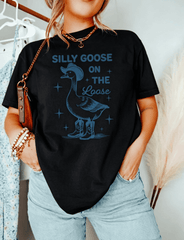 Women’s Silly Goose On The Loose Funny Western Cowgirl Graphic Short‑Sleeve T‑Shirt, Retro 90s Aesthetic Crew Neck Casual Top