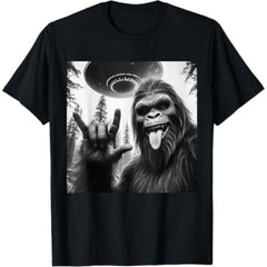 short sleeve shirt Funny Sasquatch Bigfoot Rock On Selfie With T-Shirt