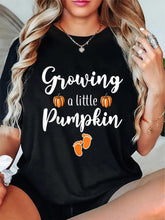 Women's Growing A Little Pumpkin Maternity T‑Shirt, Fall Thanksgiving Pregnancy Announcement Baby Footprint Graphic Short‑Sleeve Crew‑Neck Casual Expecting Mom Tee