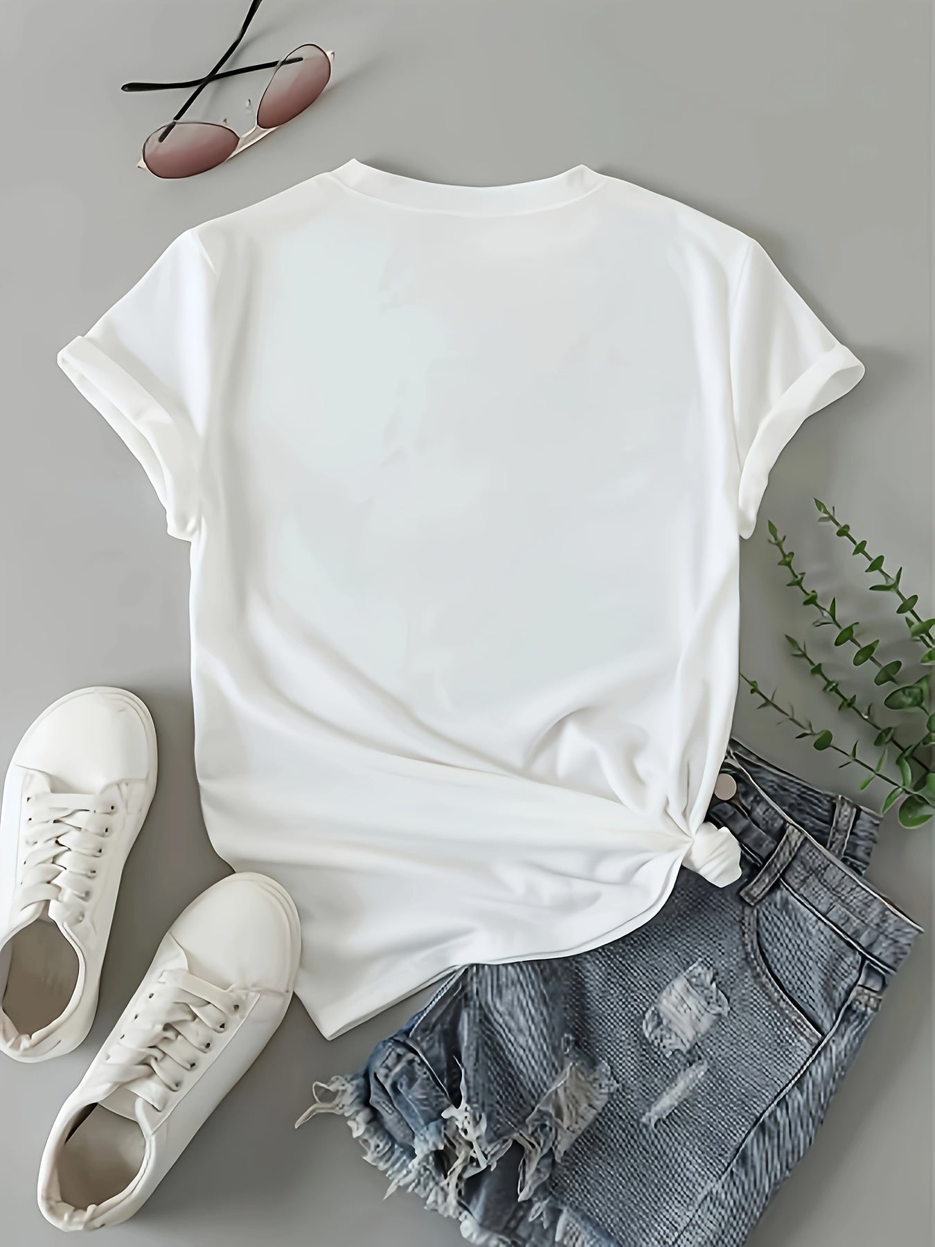Leopard Print Heart Heartbeat Women's Graphic T‑Shirt, Short Sleeve Crew Neck Casual Summer Love Pattern Tee Tops