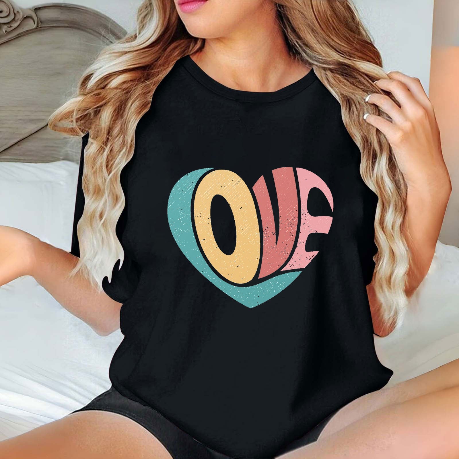 WREESH Cute Graphic Tees for Women Valentine's Day Love Heart Print Short Sleeve T-Shirts for Casual Wear Black